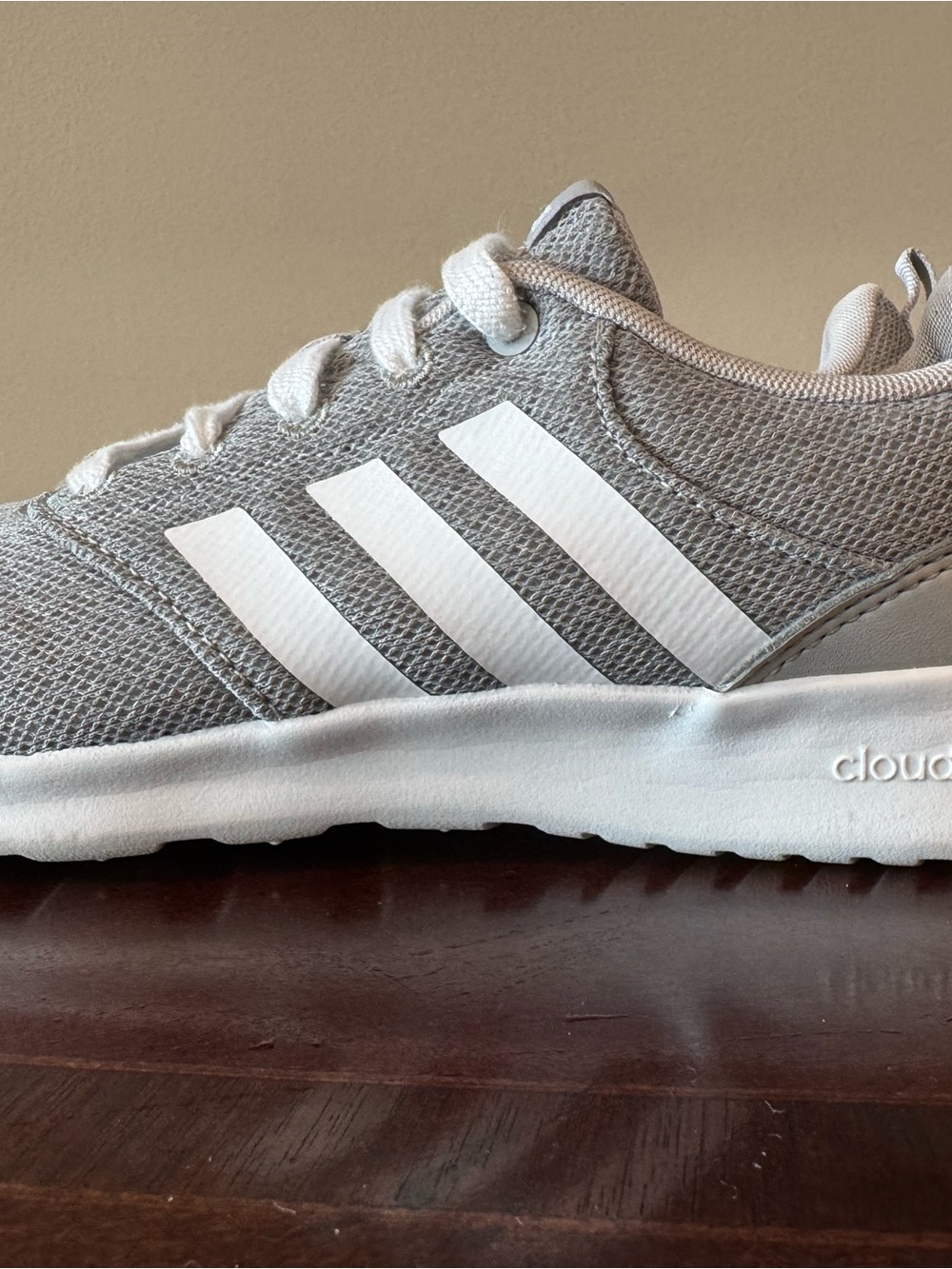 adidas QT Racer 2.0 Low Top Lace-Up Athletic Sneakers Gray/White FY8312